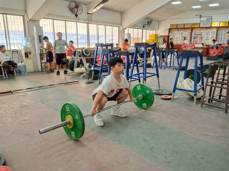 图5:举重队的小伙子,加油啊.jpg